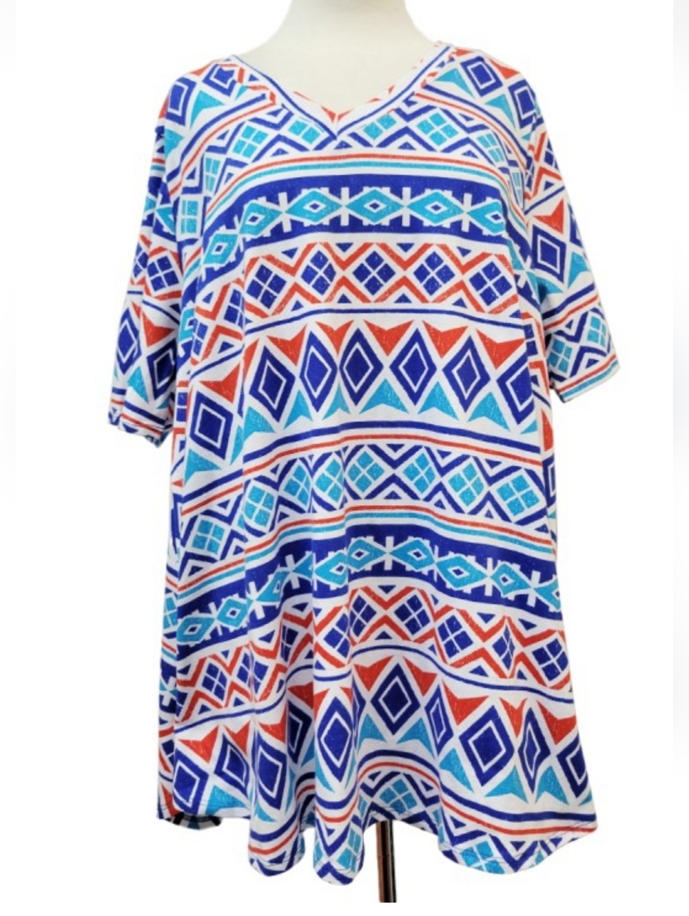 New Curvy Lovey Aztec Print Vneck Top